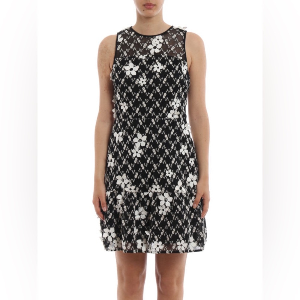 Flower embroidery sleeveless dress